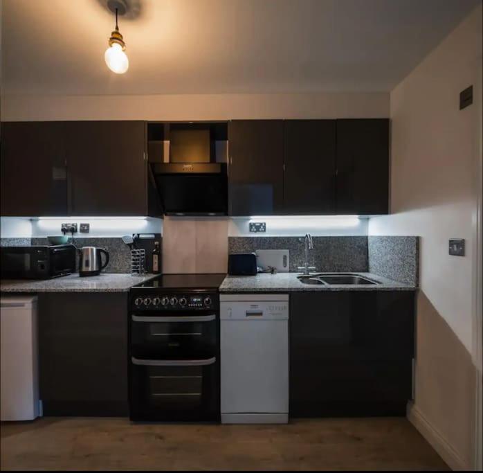 Spacious 2 Bedroom Apartment Near Seafront Penzance Buitenkant foto